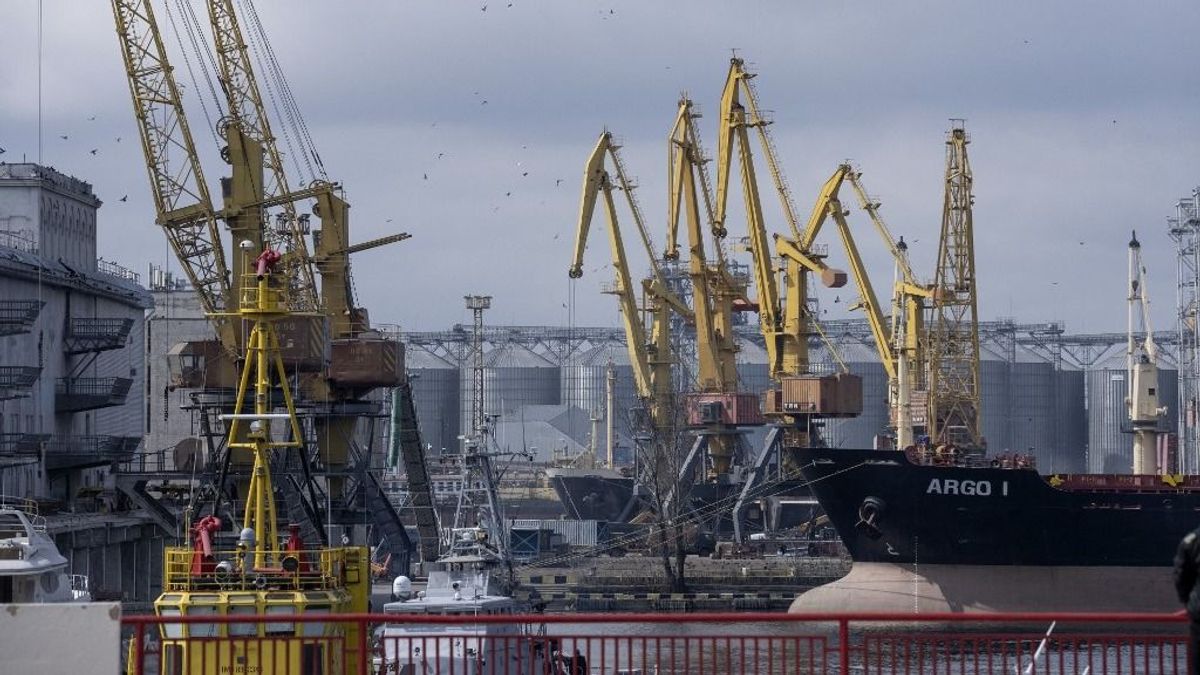 Jogállami siker és az ukrán exportkikötő: gabona gyulladt fel, hatalmast csaltak, amerikai kézbe hullott