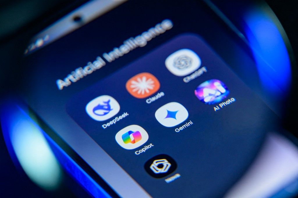 AI Chatbot Applications - Photo Illustration