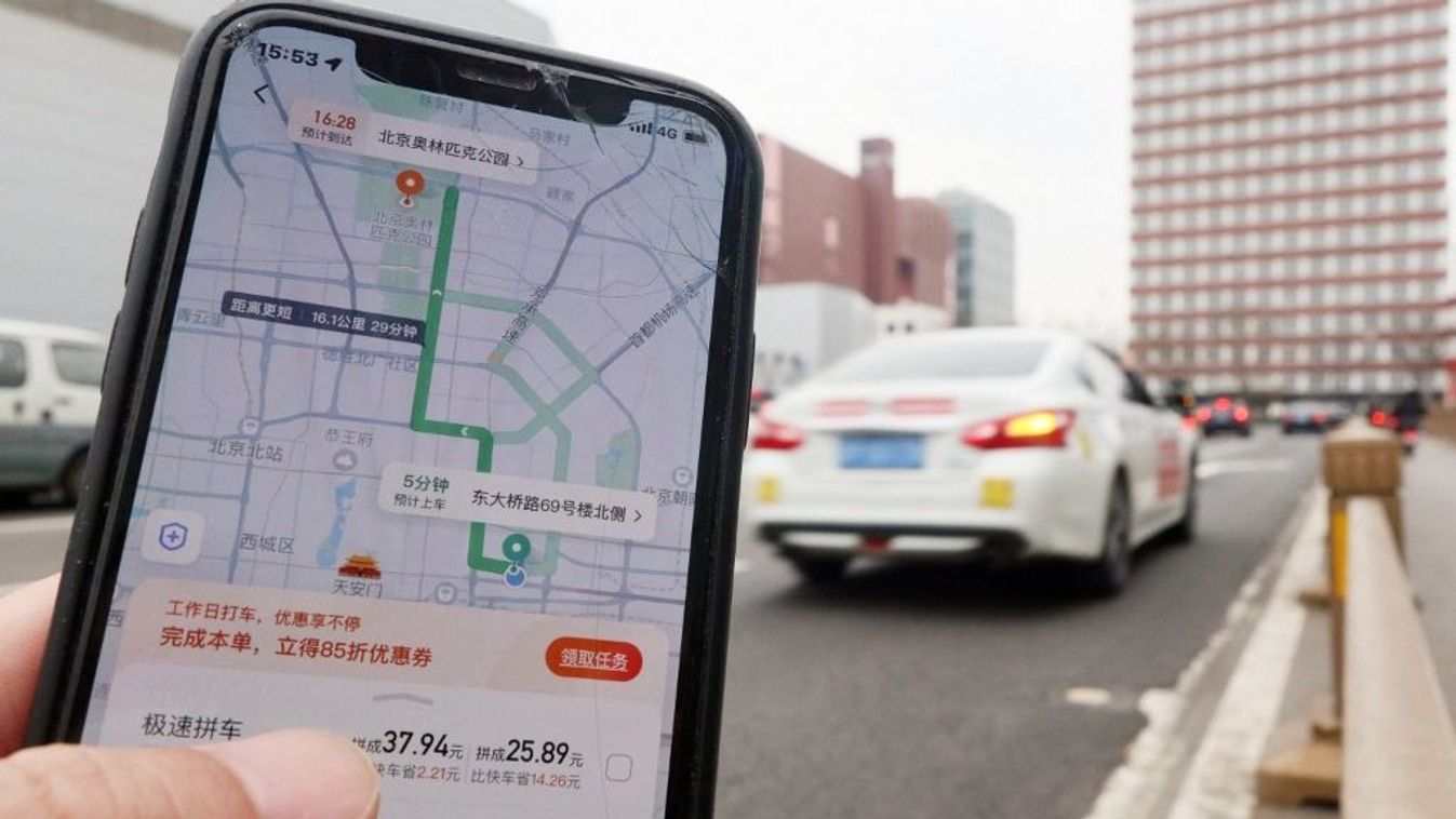 Pekingben befellegzett a benzines autóknak, zöldítik a fuvarmegosztást is Kép