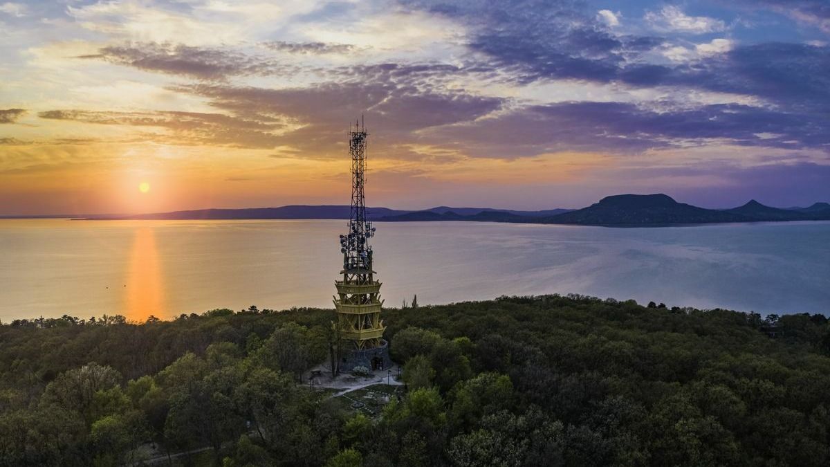 Le kell bontani a Balaton egyik legszebb kilátóját – bírósági eljárást indítottak a kivitelező céggel szemben 