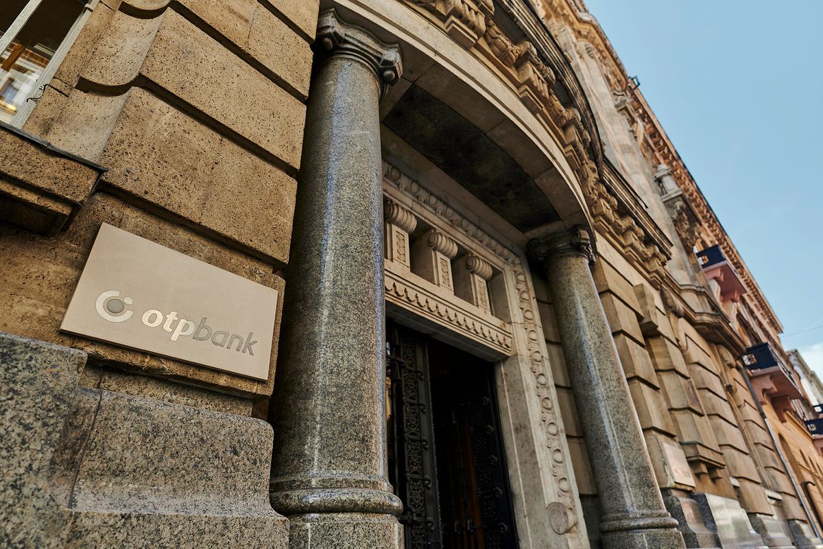 OTP Bank, S&P, elismerés