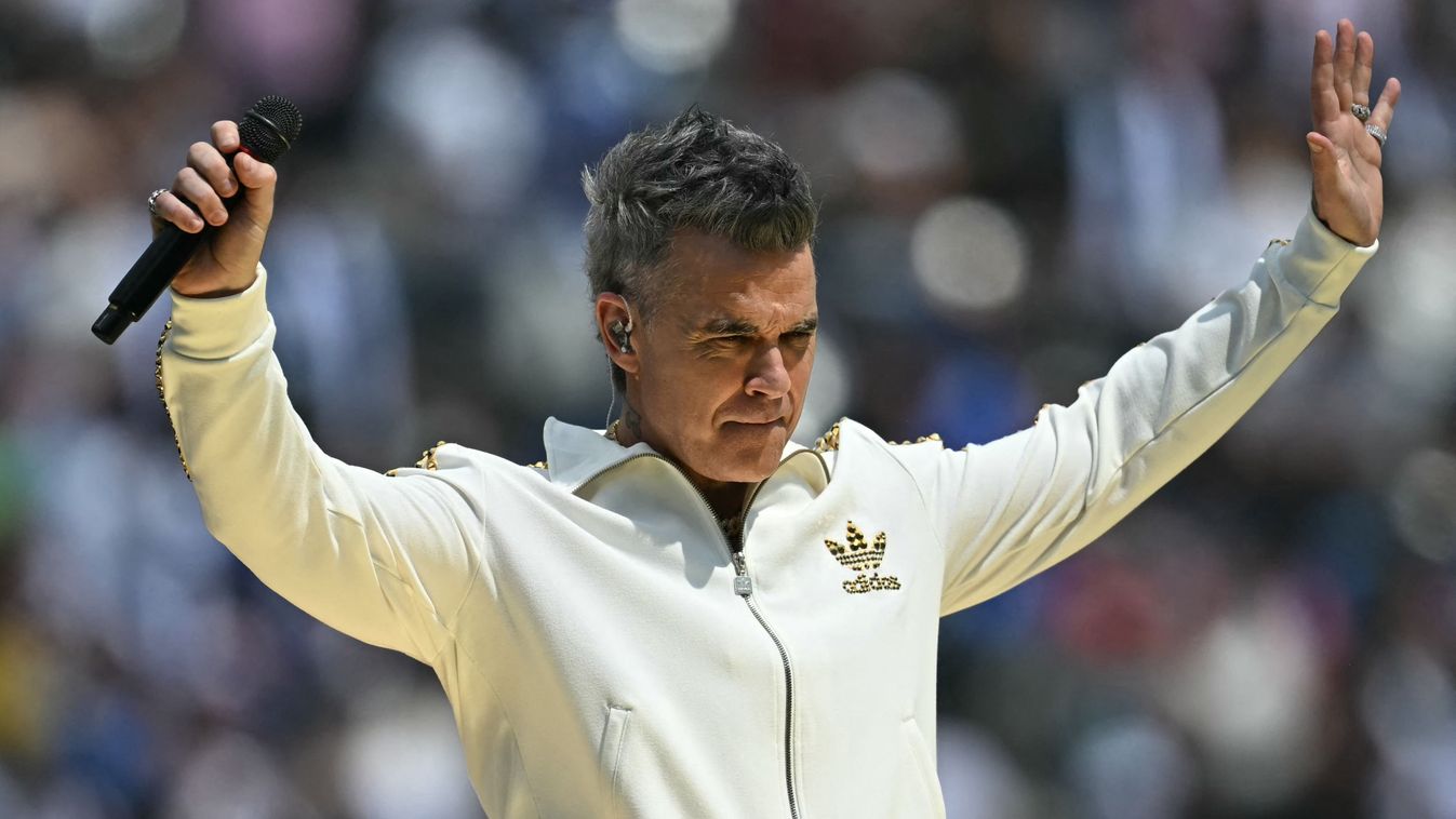 Budapesten ilyen gond nem lesz: Robbie Williams berlini koncertjét elmosta az eső, de nincs ok az aggodalomra Kép
