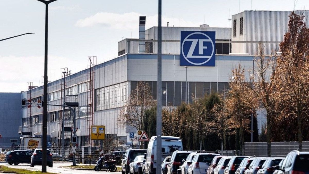 Beintettek a német munkások: nem engedik, hogy Magyarországra helyezze át a termelését az autóipari beszállító
