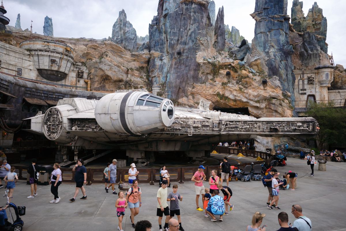 Orlando,,Us,-,Sep,28,,2022:,A,Millennium,Falcon,Star