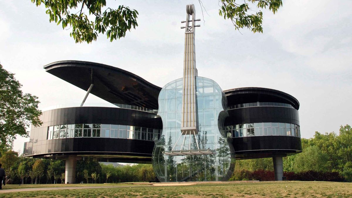 Az építészet jelentős szerepet játszik a turisztikai ágazat alakításában. The Piano and Violin Building Huainan. Photo by Zhang anhao / Imaginechina via AFP)