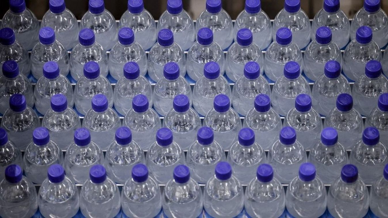 Ásványvizet hívott vissza az Auchan mikrobiológiai szennyeződés miatt Kép