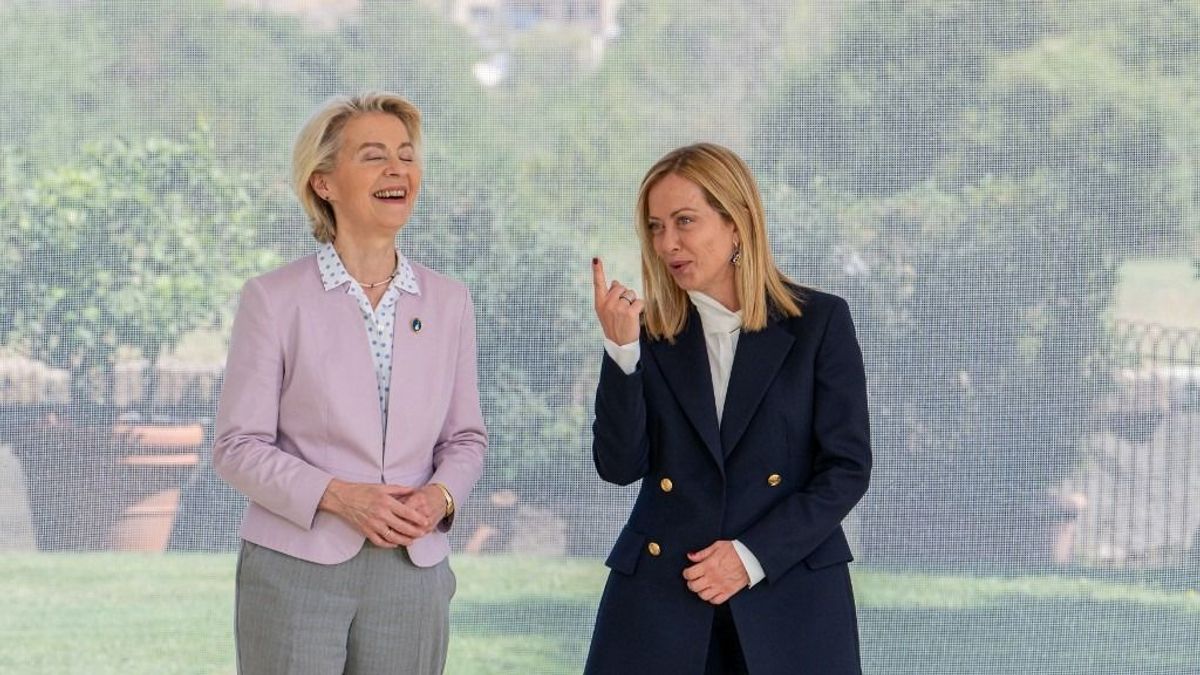 Cicaharcba kezdett az Európa két nagyasszonya - Meloni nem fogja hagyni, hogy Von der Leyen a tyúkszemére lépjen 