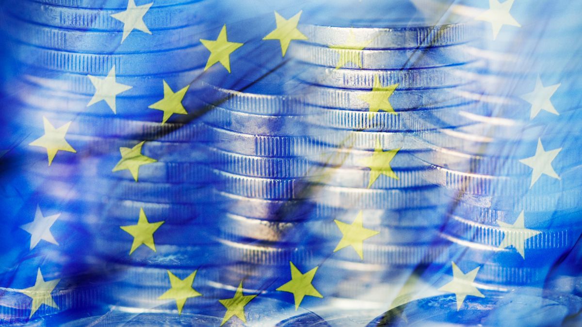 Hiába csökkennek a hiányok, az adósság szintje tovább nő Európában