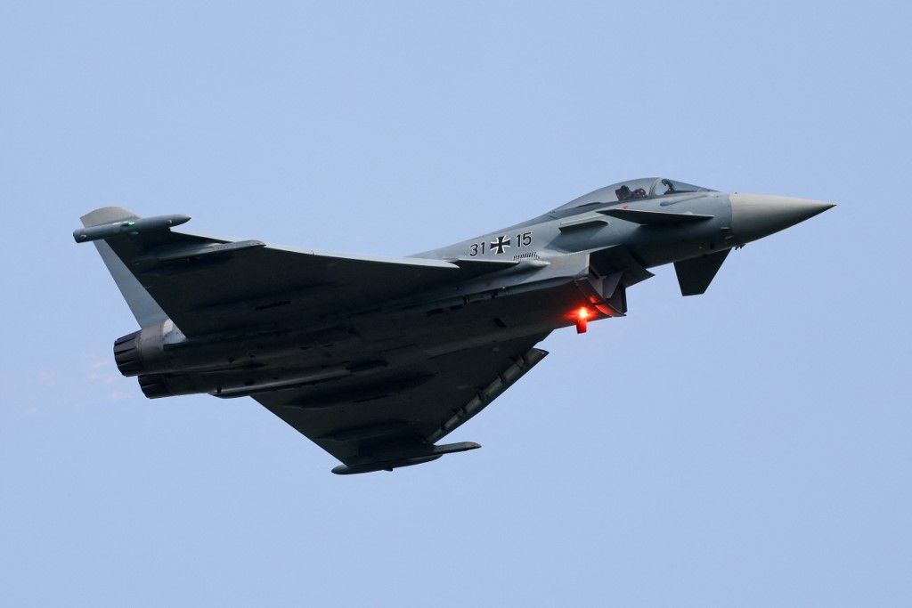 Eurofighter during training flight at Nörvenich airbase Kitört a balhé Németország és Kína között: német repülőgépet támadt meg a kínai hadsereg