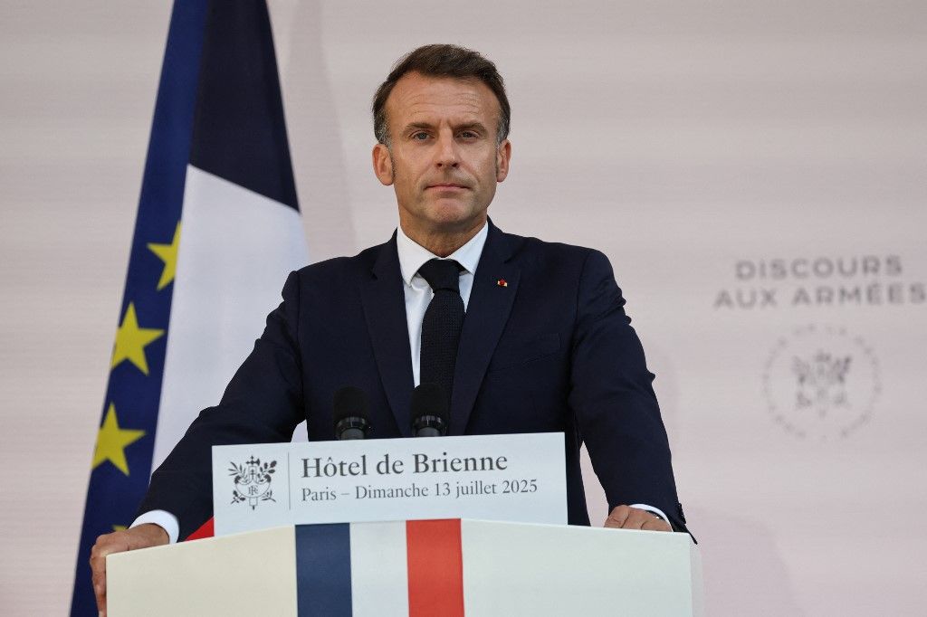 Emmanuel Macron berezelt és azt javasolja mindenki féljen, bejelentette: jelentősen emeli a francia védelmi kiadásokat