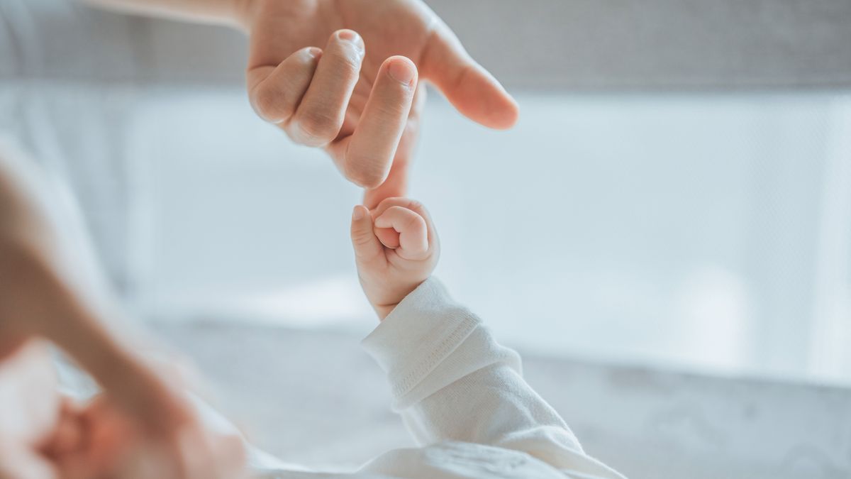 kártérítés Little,Hand,Of,Child,Baby,Holding,Hand,Of,Mother,,A