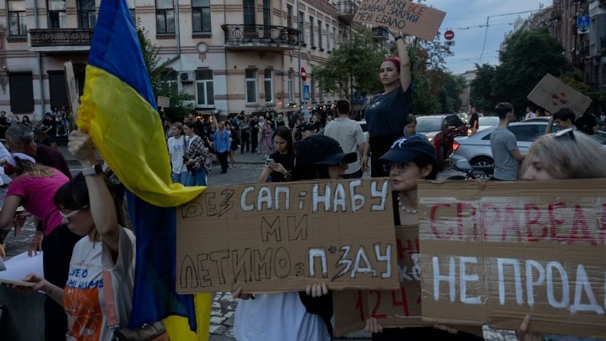 A háború kirobbanása óta először zajlottak nagy tüntetések Ukrajnában 