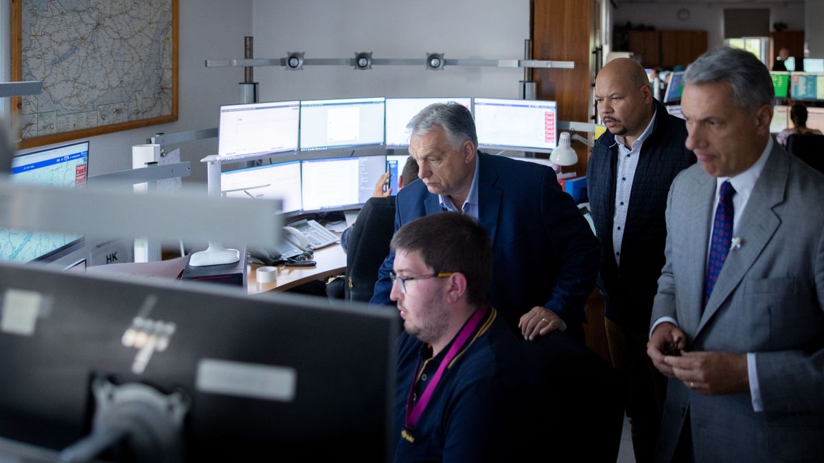 Orbán Viktor soron kívüli tájékoztatást kért Lázár Jánostól – videón a miniszter jelentése 