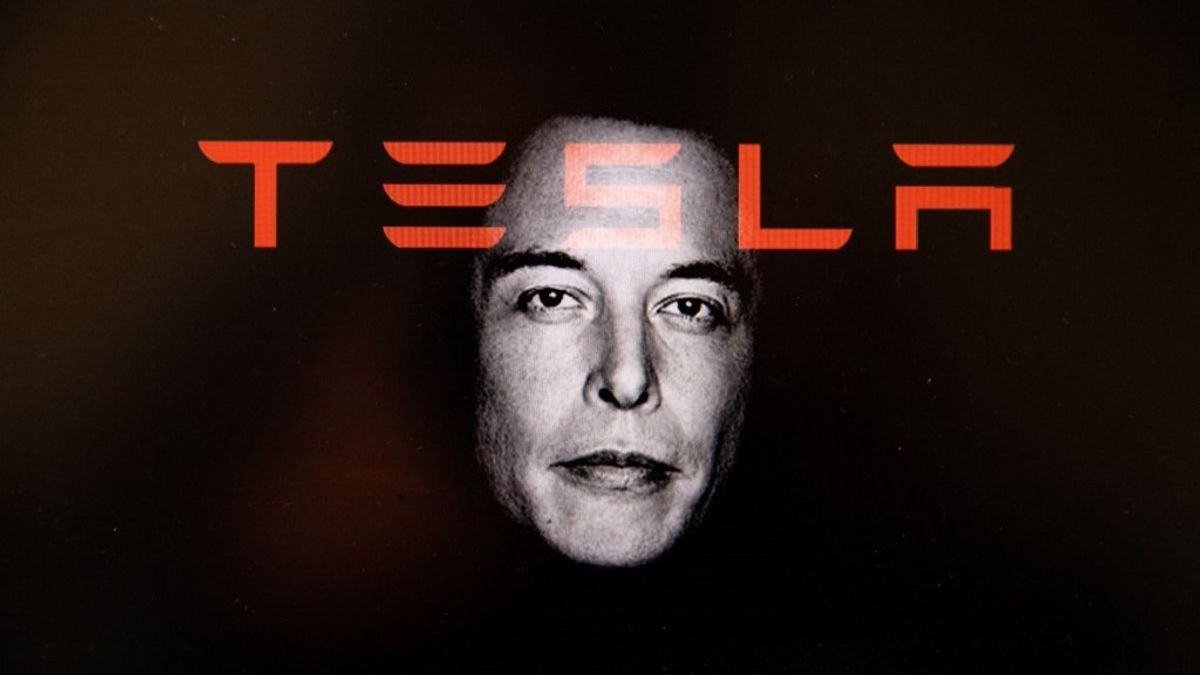 Öveket becsatolni, Musk ismét magához ragadta a Tesla kormányát 