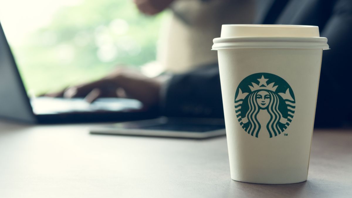 Ez kínos: a Starbucks ultimátumot adott a dolgozóinak – visszatérnek az irodába, vagy lehet menni 