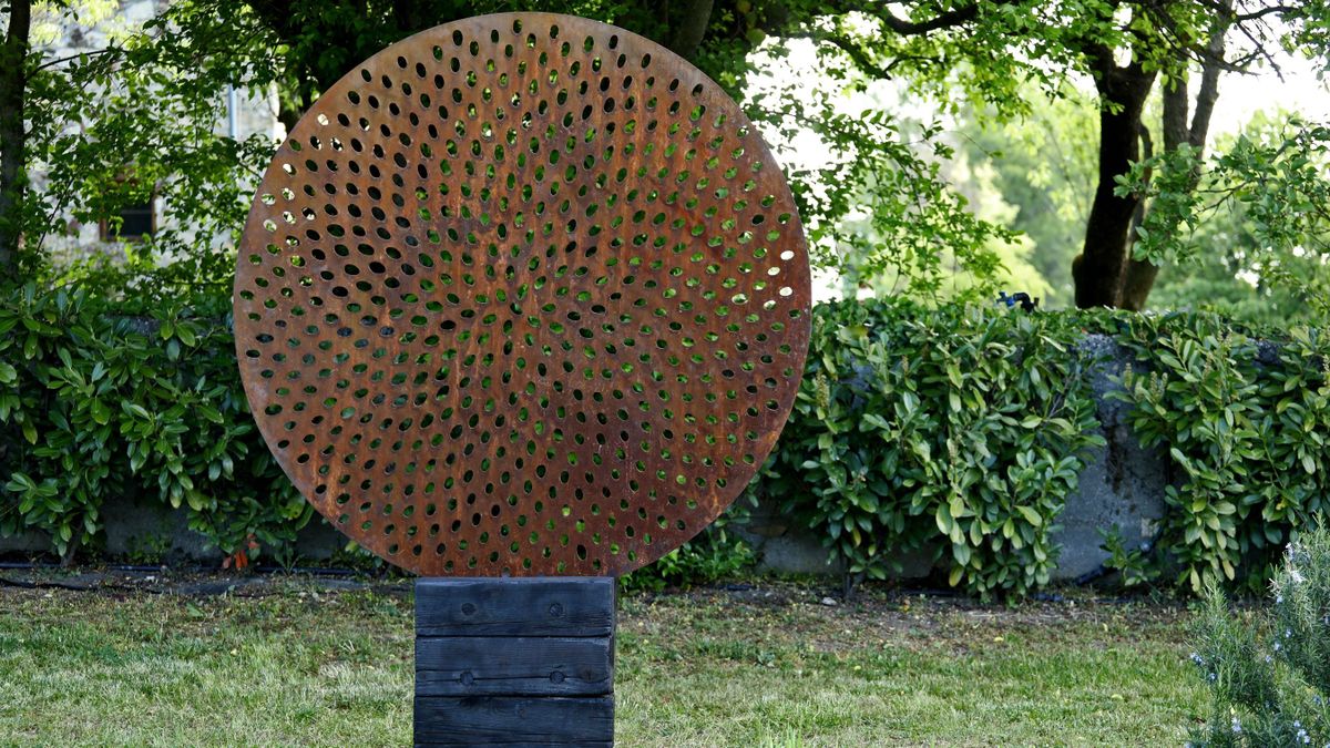 Október végéig látható az 5. szobrászati pályázat anyaga a Káli Art Inn kertjében