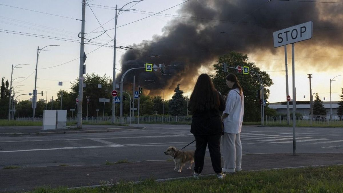 Oroszország újabb brutális támadást hajtott végre Ukrajnában – civil célpontokat bombáztak Kijevben 