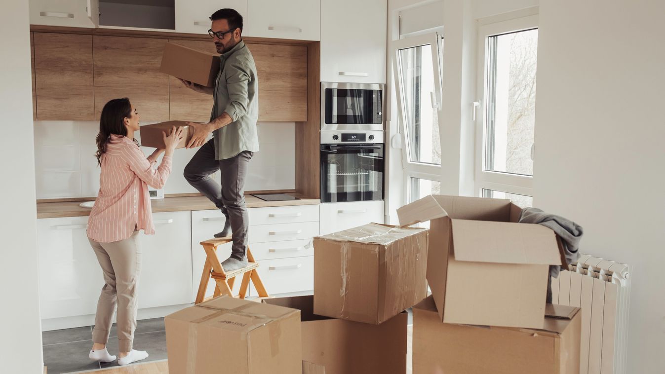 Young,Couple,Storing,Carton,Boxes,In,Kitchen,High,Elements,,Moving otthon start
Otthon Start Program