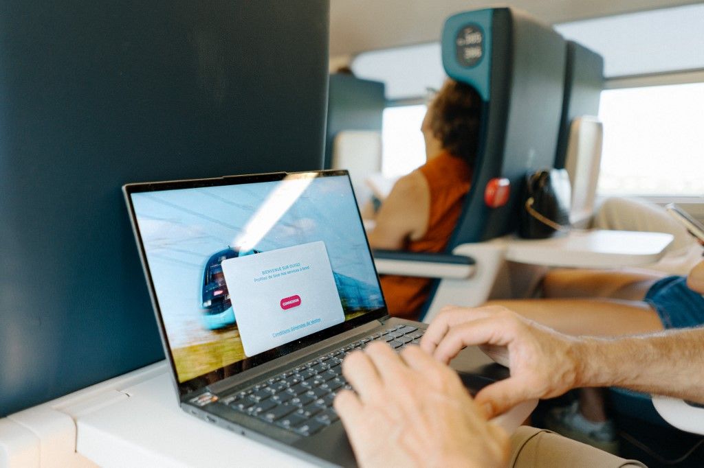 FRANCE-TRAIN-TGV-OUIGO-2025 Így deríthető ki, ha illetéktelenek használják a Wi-Fi hálózatunkat