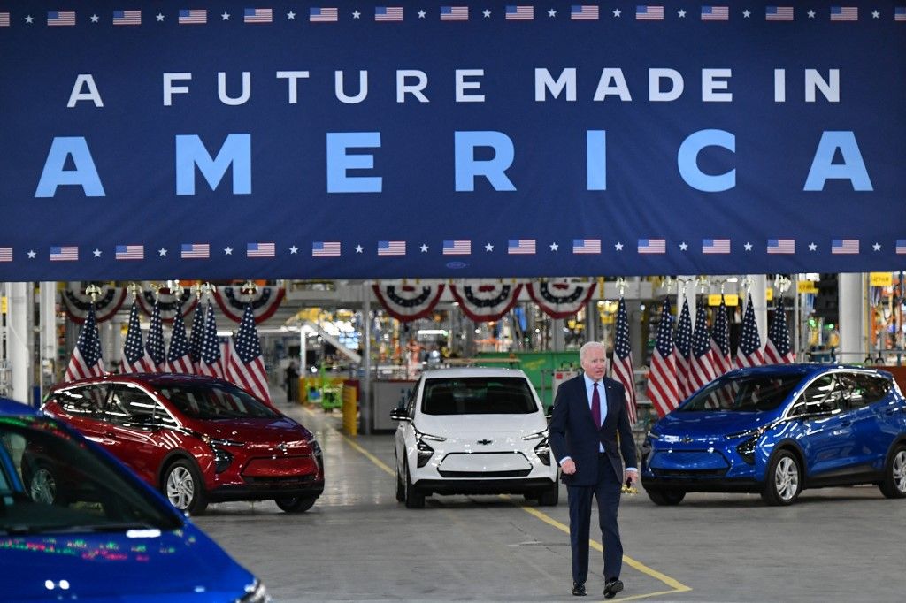 President Biden visits GM's new electric vehicle plant, promotes infrastructure deal