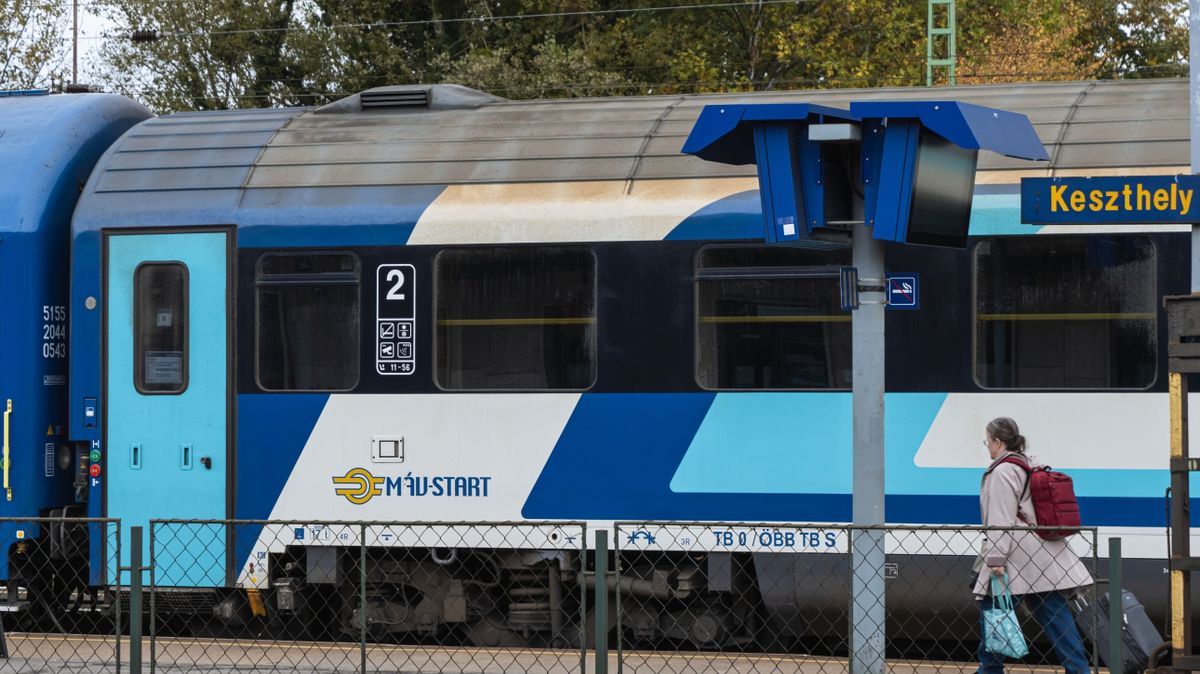 Káosz a Balatonnál: felsővezeték-hiba miatt pótlóbuszokra terelik az utasokat