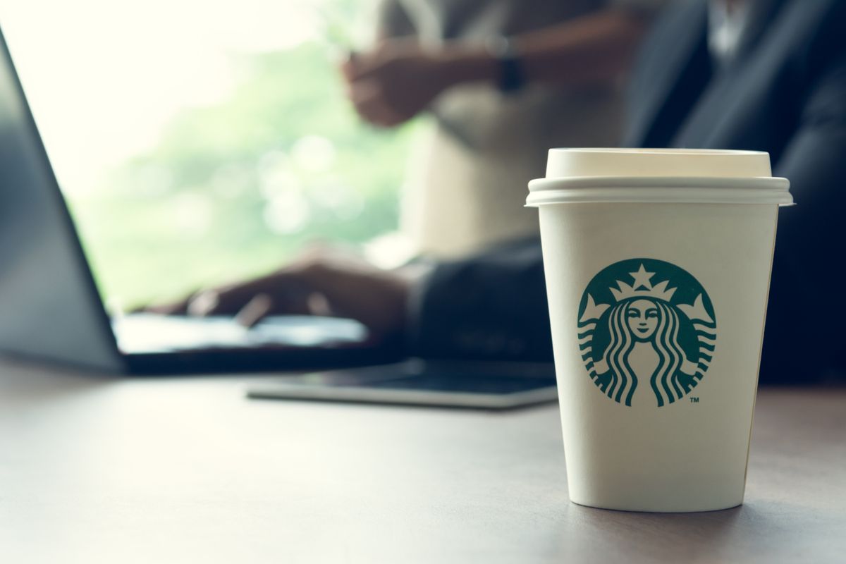 A Starbucks ultimátumot adott dolgozóinak: vissza az irodába vagy irány a kijárat