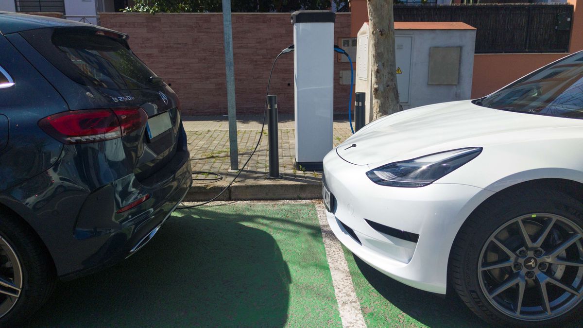 Napredek in izzivi pri električnih vozilih: vmesna rešitev in nova terminologija