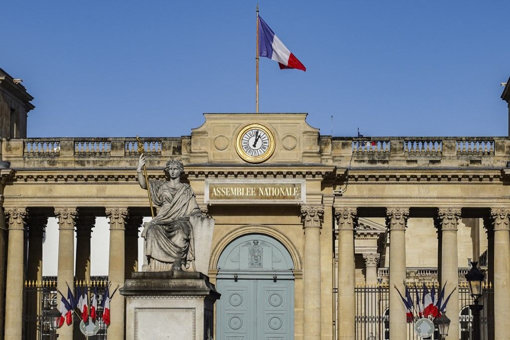 FRANCE - NATIONAL ASSEMBLY Franciaország súlyos megszorításokra készül, az ellenzék megbuktathatja a kormányt
