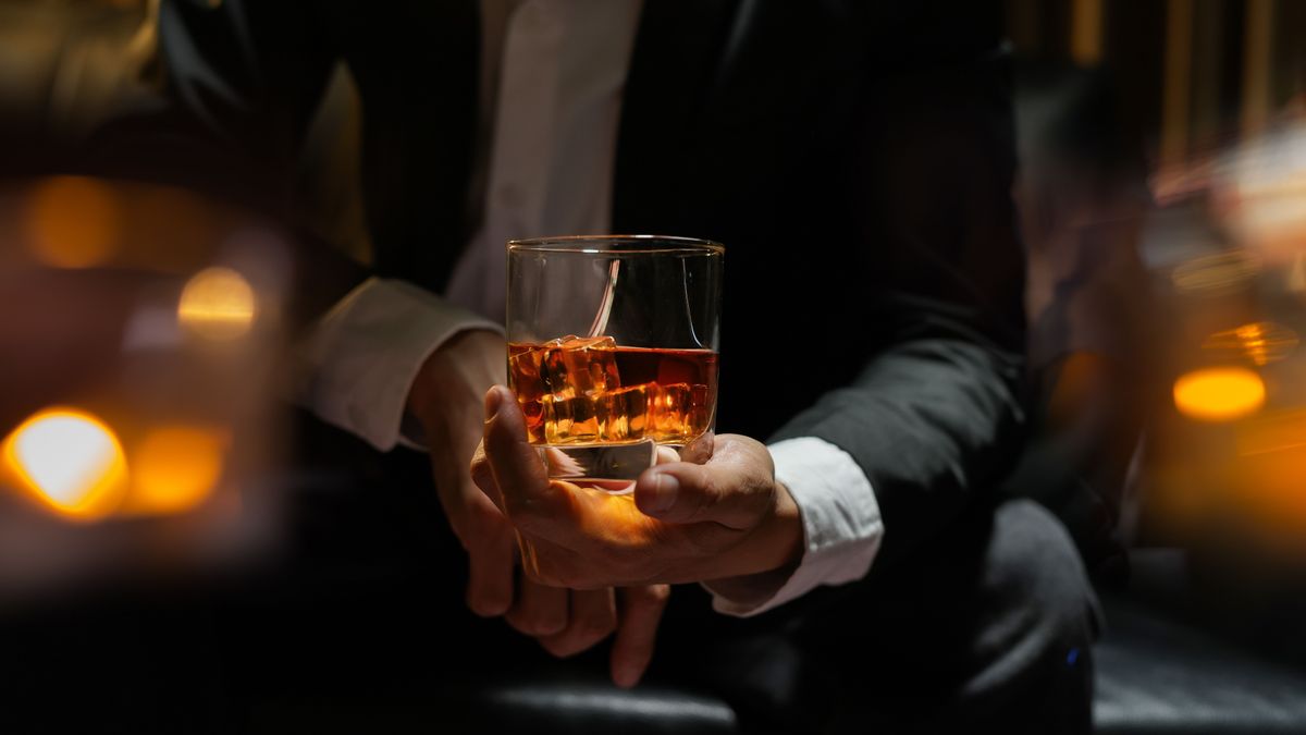 Brutális döntés: leállítja a gyárát a világ első számú whiskey gyártója – hiába legendás az ital, csak áll a hordókban