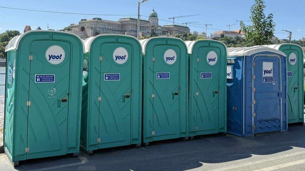Ez már tényleg vicckategória: mobil vécék csúfítják el a világörökség részét képező Duna-parti látképet 