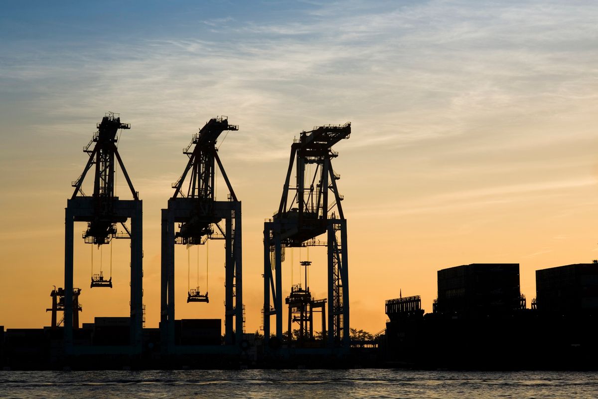 cseh Sunrise,View,With,Container,Crane's,Silhouette,Background,,In,The,Port