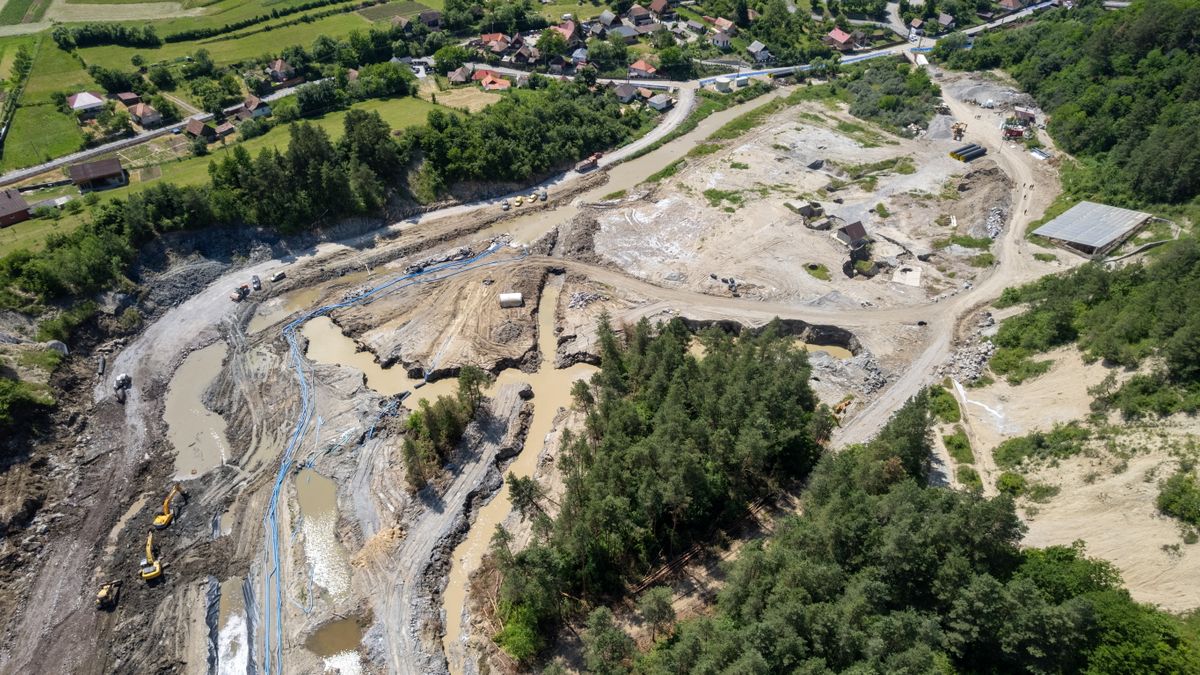 Ivóvíz helyett sós áradat – kiszolgáltatott helyzetben a parajdiak a bányakatasztrófa után 