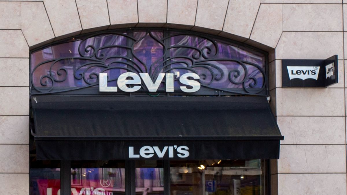 Levi Strauss: kapkodják a farmereket, zsákolják a részvényeket is 