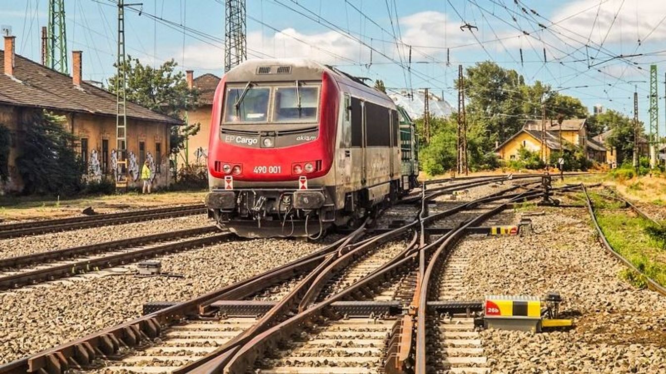 Máris kisiklott a MÁV új szupermozdonya, pont ott, ahol nem kellett volna: megvan a bűnös Kép