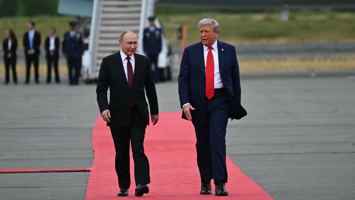 Rögtön az elején valami nagyon szokatlan történt a Trump–Putyin csúcstalálkozón: az orosz elnök megtette, amire Kim Dzsongun nemet mondott 