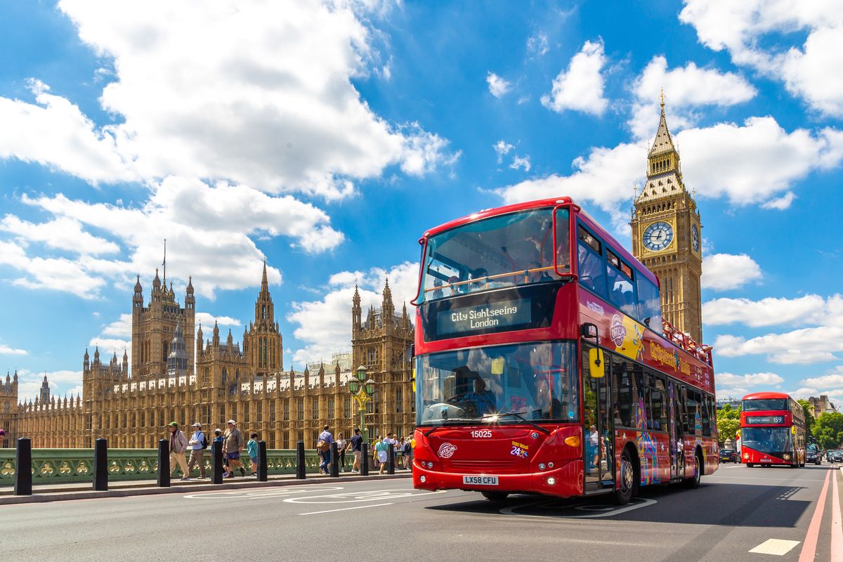 London,,The,United,Kingdom,-,June,26,,2022:,Open-top,Hop-on
