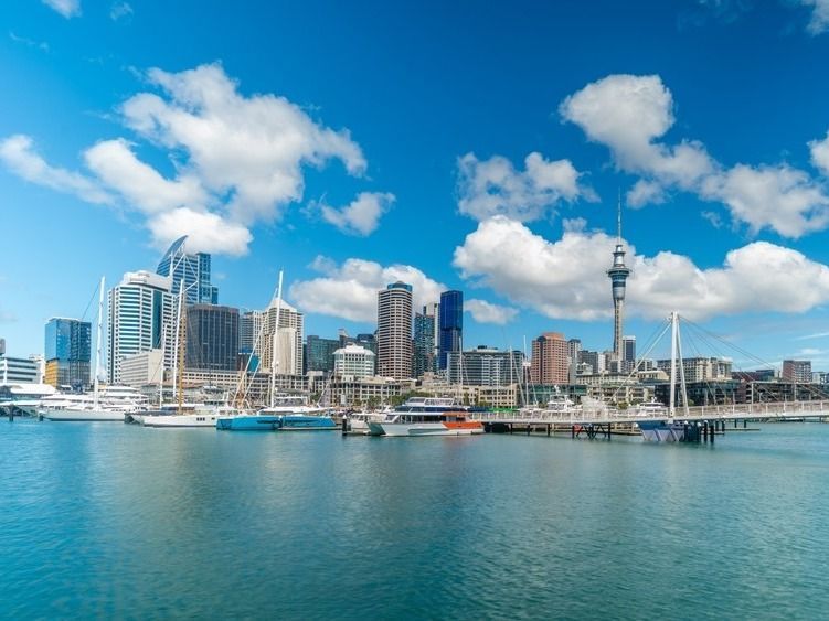 Ezrével hagynak el az emberek egy országot, amely nemrég még mágnesként vonzotta a külföldieket. A képen: Auckland,
