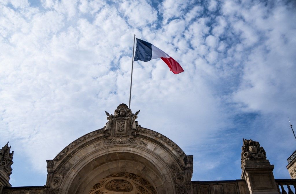 FRANCE-POLITICS-ELYSEE-PALACE-ILLUSTRATION-PRESIDENT-FRENCH Franciaország az összeomlás szélén: jöhet az IMF-mentőcsomag?