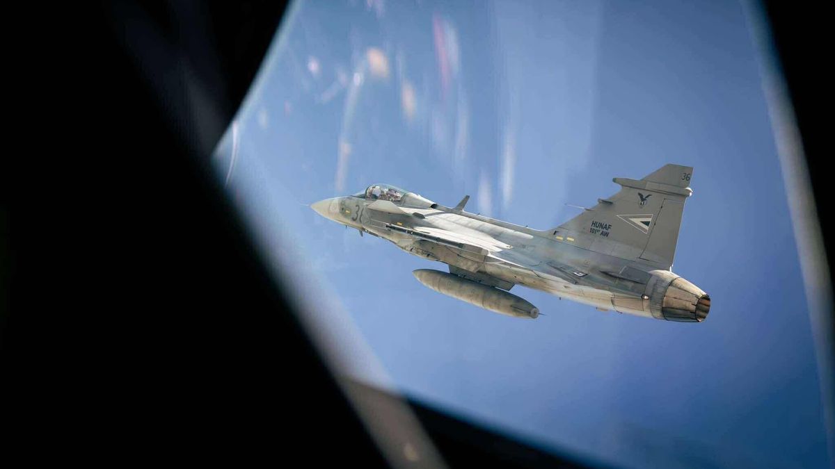 Kiderültek az éles bevetés részletei: így kapták el a magyar Gripenek az orosz repülőket 