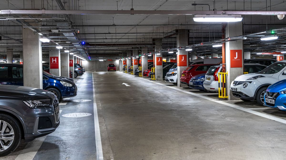 parkolási,Oxford,,,Uk,-,June,5,,2024:,Car,Park,Underneath