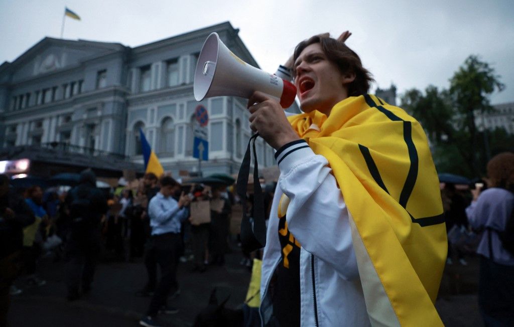 A korrupció ellen tüntettek a hetekben Kijevben, Zelenszkij elnök most azt demonstrálja, hogy könyörtelenül lecsap rá