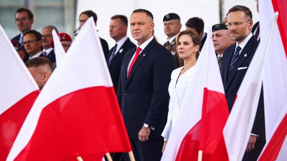 Ahogy beiktatták az új lengyel elnököt, máris helyre tette Ukrajnát: Nawrocki megüzente Zelenszkijnek a feltételeit