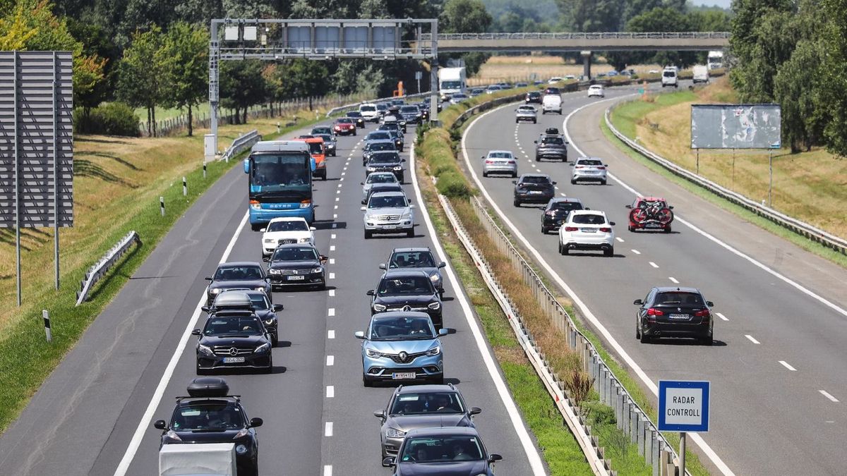 Fontos bejelentést tett Lázár János az M1 autópályáról - kiderült mikor indul a hatsávosítás 