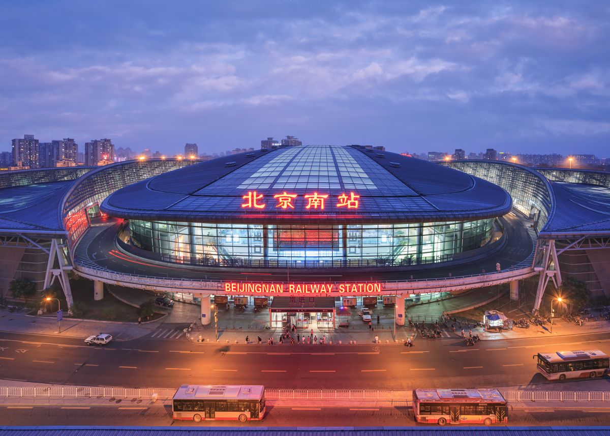 kína Beijing-july,4,,2016.,Beijing,South,Railway,Station,At,Twilight.,The