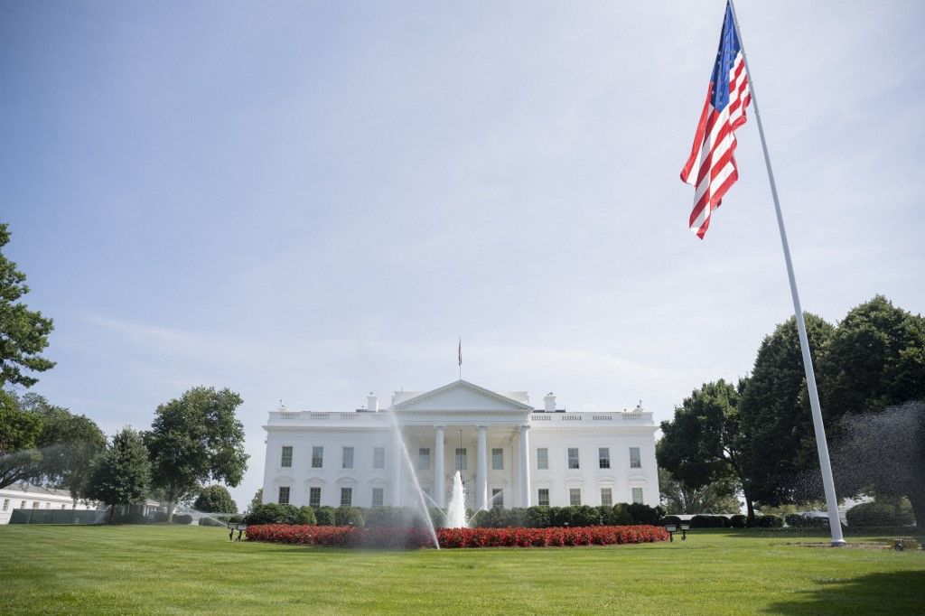 Anti-aircraft missile launcher seen near White House in Washington