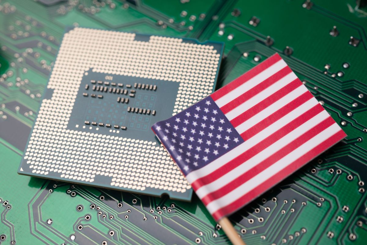 Cpu,Computer,(central,Processing,Unit),Us,Flag,On,Circuit,Board Donald Trump váratlan bejelentése: vámmal sújtja a félvezetőket