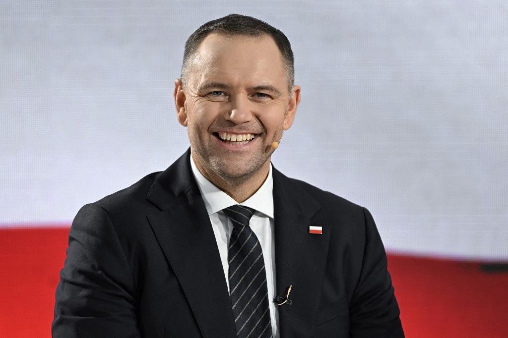 Newly Sworn-In President Karol Nawrocki Signs Tax Initiative In Kolbuszowa A német sajtó tart az új lengyel elnöktől