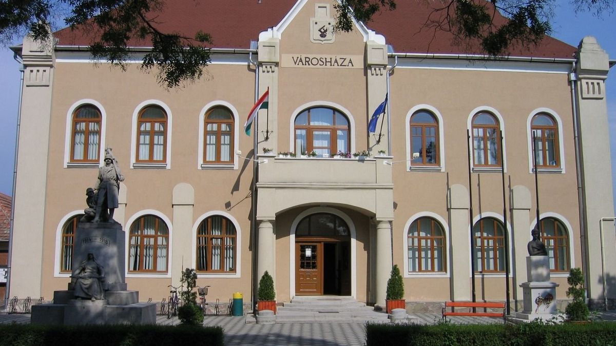 Mezőkeresztes meghátrált, visszavonta az önazonossági rendeletét