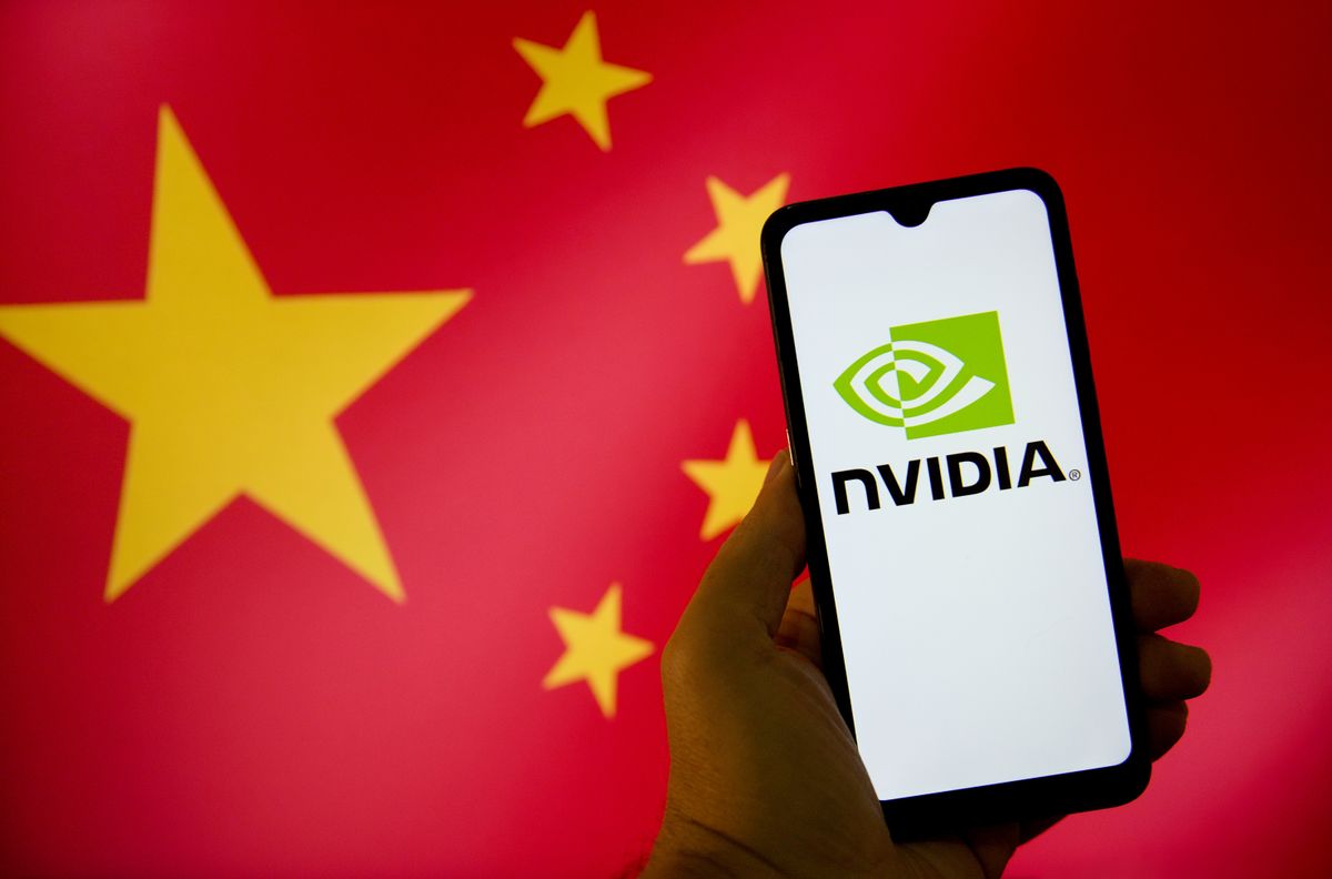 Nvidia,Logo,On,Smartphone,Screen,With,Chinese,Flag,In,The Az Nvidia új MI csipet fejleszt Kínának