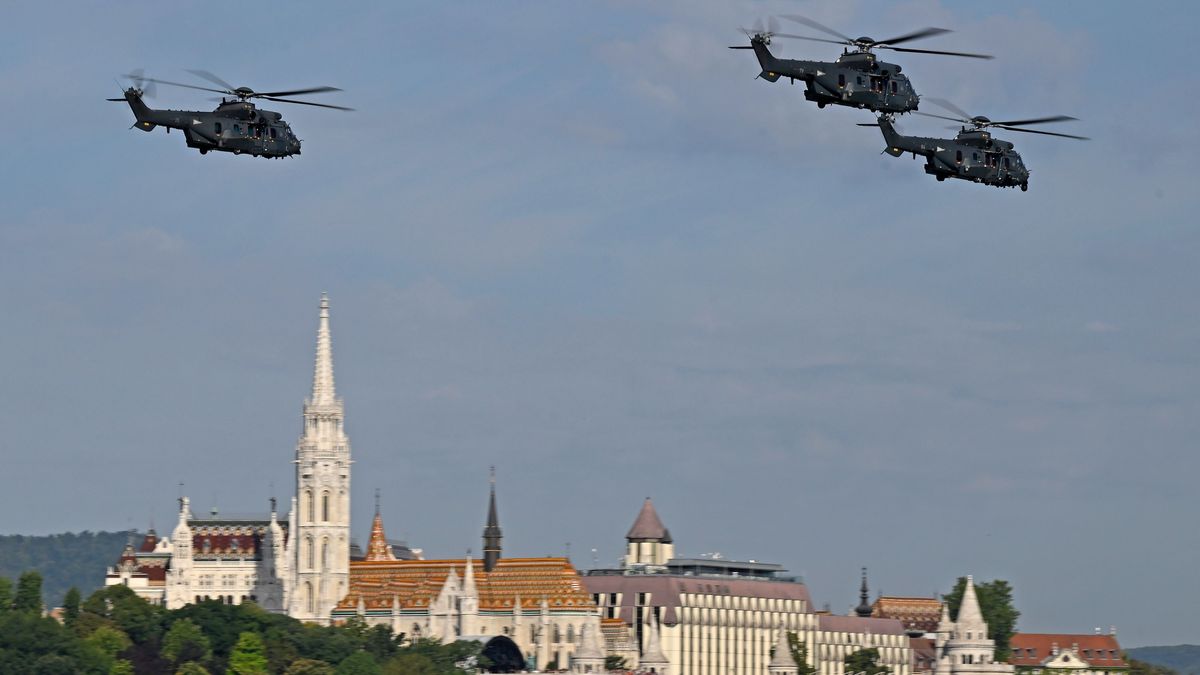 Ezek a gépek parádéztak Budapest felett, közülük az egyik hozta haza Kapu Tibort – fotók, videó és amit tudni kell 